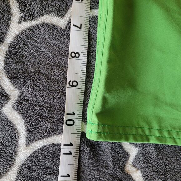 Carve Designs Womens 10.5 Inseam Board Shorts Sz Medium Green Tropical Beach NWT - Picture 6 of 9